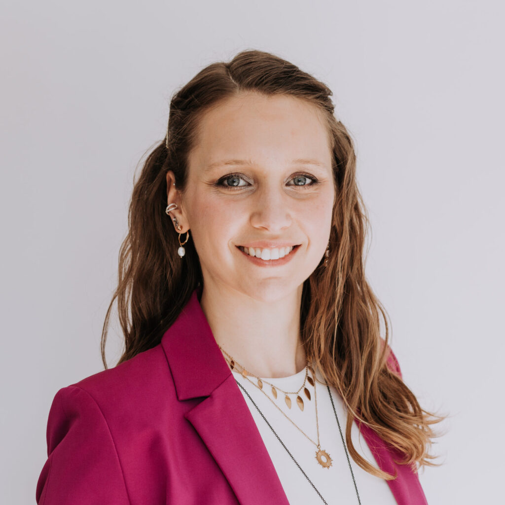 2023 Business Mona Friess NEU 37 scaled e1759927278647